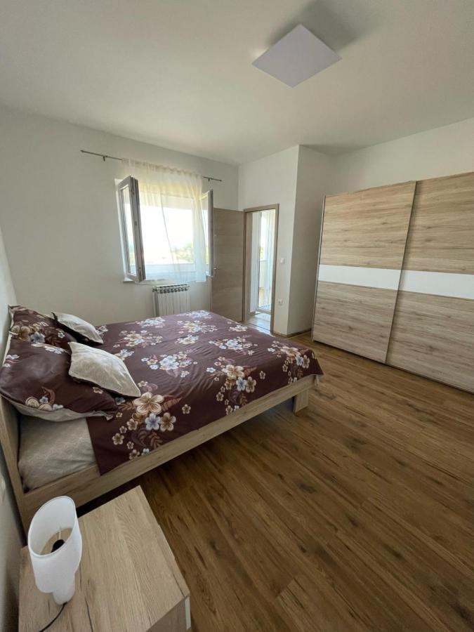 Apartman Varea Liznjan Exterior photo